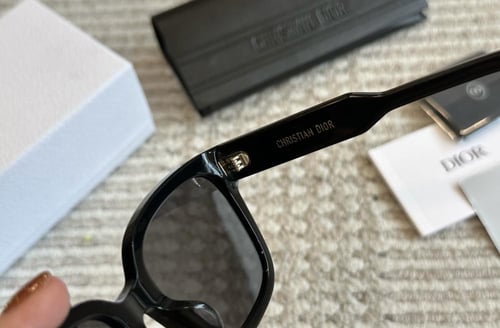 نظارة ديور مع الملحقات