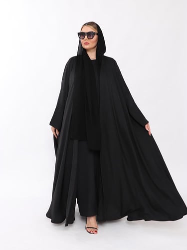 عبايه دبل كلوش ثلاثه خط سرفله اسود بالكم ناعم قماش...