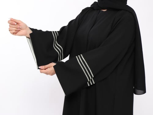 عبايه نصف كلوش كم مربع ٣خط سرفله قماش لنن واقف