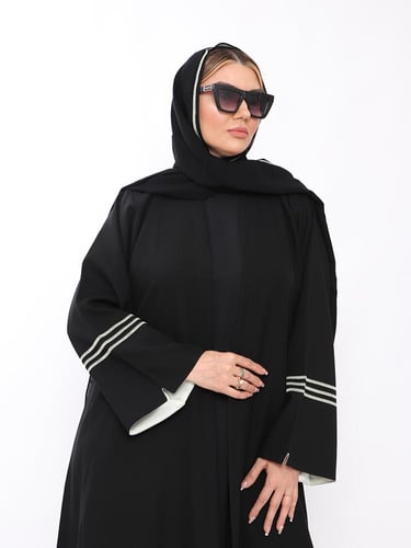 عبايه نصف كلوش كم مربع ٣خط سرفله قماش لنن واقف