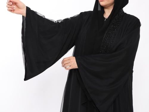 عبايه نص كلوش تل مبطن طرحه شك اسود من الأمام