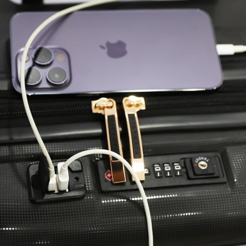 حقيبة من ماركة فكتوريا مقاس كابينة الطائرة