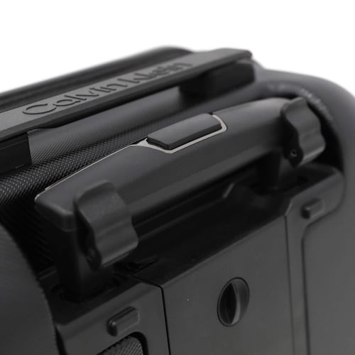 حقيبة مقاس صغير ماركة كالفن كلاين