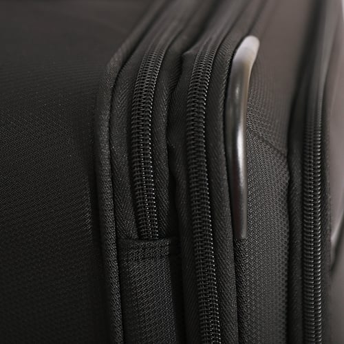 حقيبة من ماركة فكتوريا مقاس كابينة الطائرة