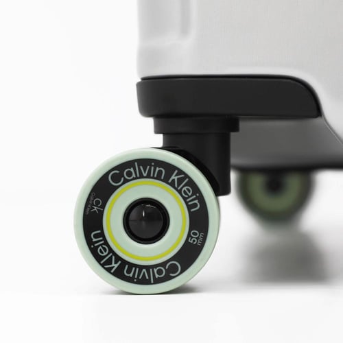 حقيبة من ماركة كالفن كلاين مقاس كبير