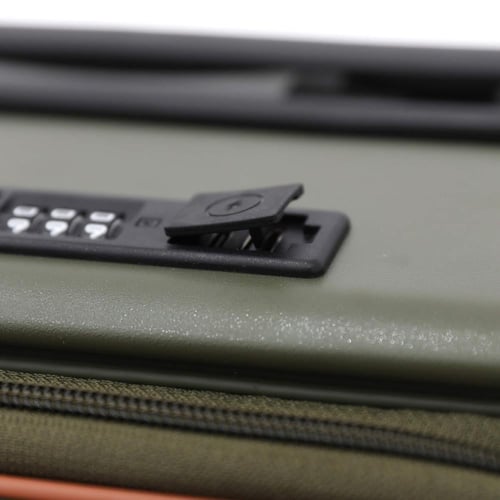 حقيبة من ماركة فكتوريا مقاس كابينة الطائرة