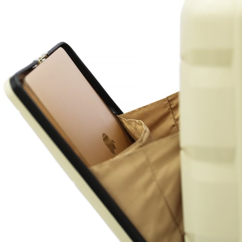 حقيبة من ماركة فكتوريا مقاس كابينة الطائرة