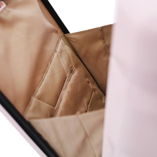 حقيبة من ماركة فكتوريا مقاس كابينة الطائرة