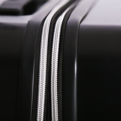 حقيبة من ماركة كالفن كلاين مقاس كابينة الطائرة