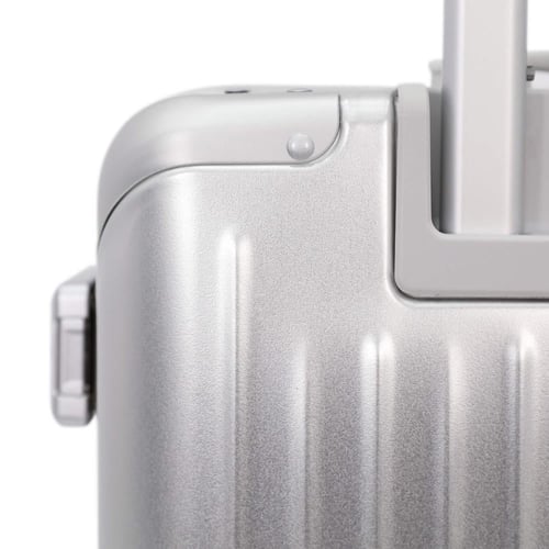 حقيبة صغير ماركة فكتوريا مصنوعة من الألمنيوم