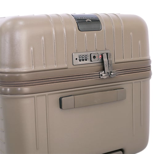 حقيبة من ماركة فكتوريا مقاس26 انش