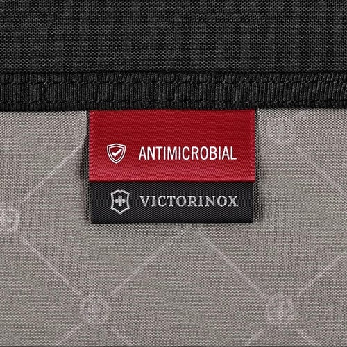 حقيبة يدوي فيكتورينوكسTravel essentials