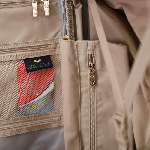 حقيبة من ماركة فكتوريا مقاس كابينة الطائرة