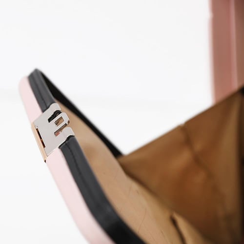 حقيبة من ماركة فكتوريا مقاس كابينة الطائرة