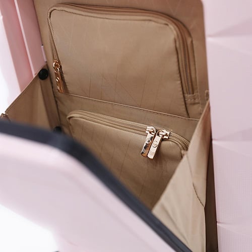 حقيبة من ماركة فكتوريا مقاس كابينة الطائرة