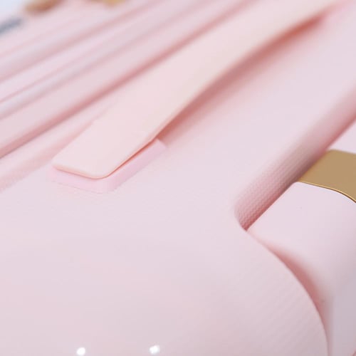 حقيبة من ماركة فكتوريا مقاس كابينة الطائرة