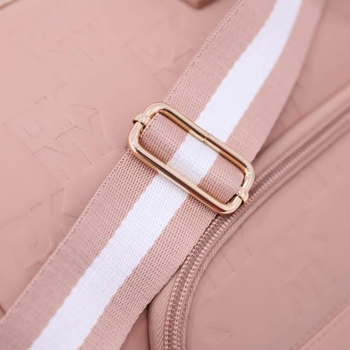 حقيبة هاندباج من ماركة دكني