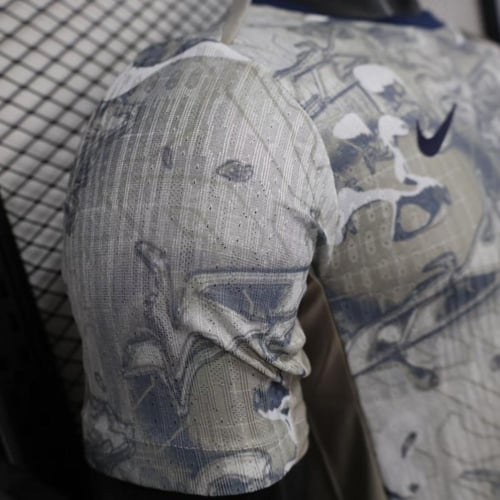 تيشيرت توتنهام احماء 25/26 - نسخة لاعبين