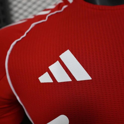 تيشيرت ليفربول اساسي 25/26 - نسخة لاعبين