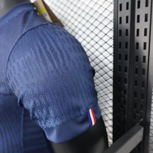 تيشيرت باريس اساسي 25/26 - نسخة لاعبين