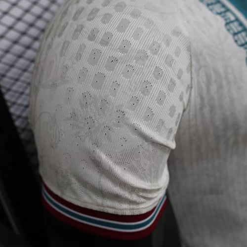 تيشيرت ريال بيتيس نسخة خاصة 25/26 - نسخة لاعبين