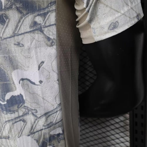 تيشيرت توتنهام احماء 25/26 - نسخة لاعبين