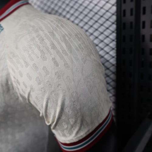 تيشيرت ريال بيتيس نسخة خاصة 25/26 - نسخة لاعبين