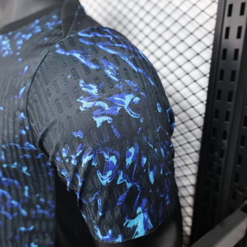 تيشيرت انترميلان احماء 25/26 - نسخة لاعبين