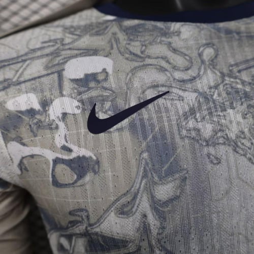 تيشيرت توتنهام احماء 25/26 - نسخة لاعبين