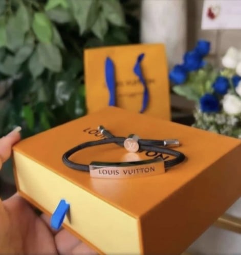 أسوارة بتصميم فاخر ومناسب للجنسين