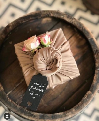 تغليف القماش لون بيج لمنتج صغير او وسط