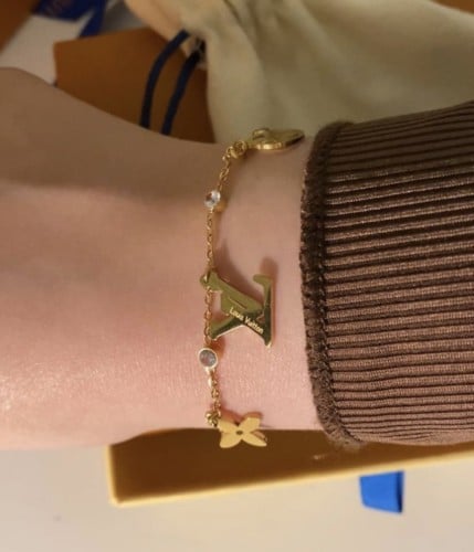 أسوارة بتصميم راقٍ وفخم باللون الذهبي