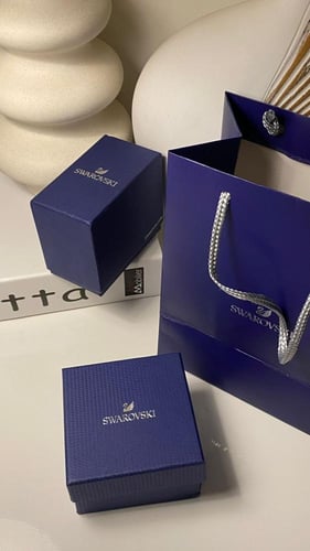 تعليقة أنيقة للسيارة 01