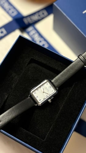 ساعة نسائية فضي بأسود