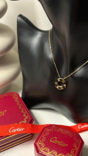 سلسلة بتصميم فاخر وفص مميز