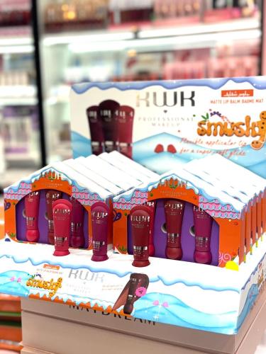 مرطب الشفاه المطفي Smushy من KWK– نعومة لا تقاوم!