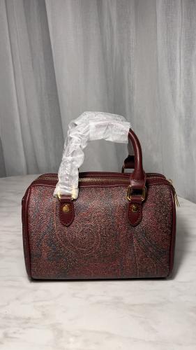 ايترو عنابي