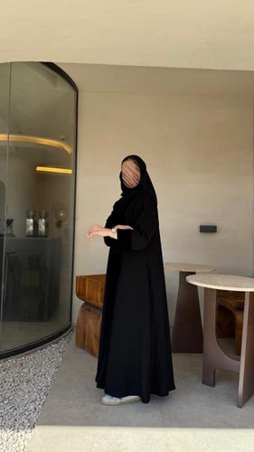 عباية نص كلوش قماش ملكي مكحلة بمخمل اسود سادة