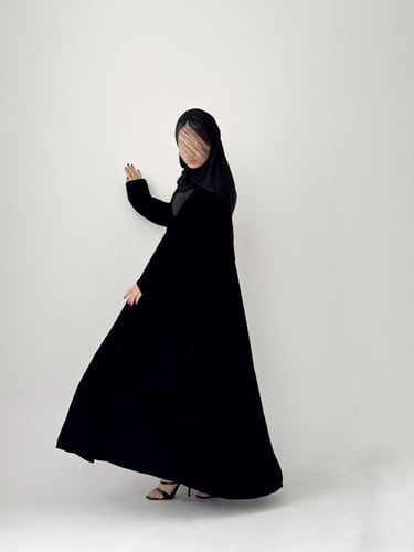 عباية نص كلوش مخمل سادة