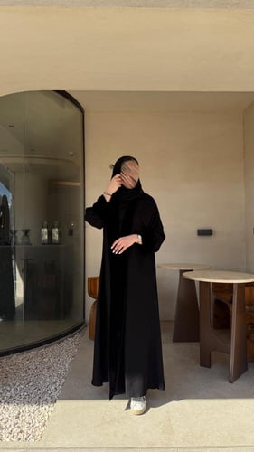 عباية نص كلوش قماش ملكي مكحلة بمخمل اسود سادة