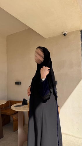 عباية نص كلوش مخمل كحلي