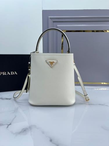 برادا ( مقلدة ، طبق الاصل )