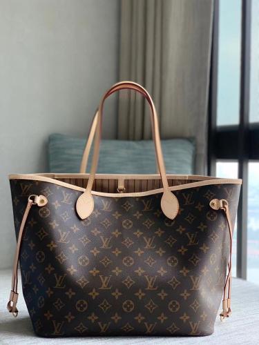 لوي فيتون ( مقلدة ، طبق الاصل )