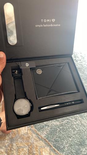 Blak Boxعباره عن ساعه ومحفظه وقلم