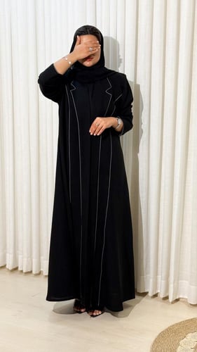 عباية نجد كلوش بقماش كريب وتحديد قيطان