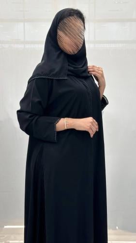عباية رانيه كلوش بقماش كوبراء اسود فاحم مع تدخيلات كلفه وكسرات جنب