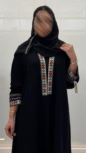 عباية الدرعيه كلوش بقماشك سراميك اسود فاحم مع تطريز سميك