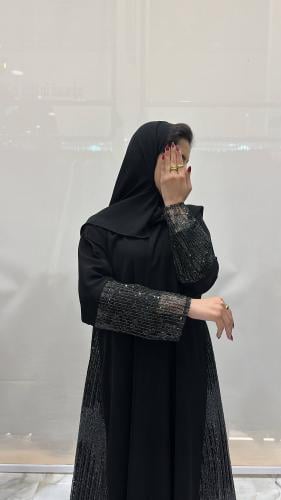 عباية بسمه بقماش اندنوسي سواد فاحم وتطريز زري