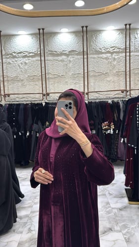 عباية مسك كلوش مخمل منثور كرستال الون الكرزي