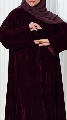 عباية مشاعل دبل كلوش مخمل الون الكرزي